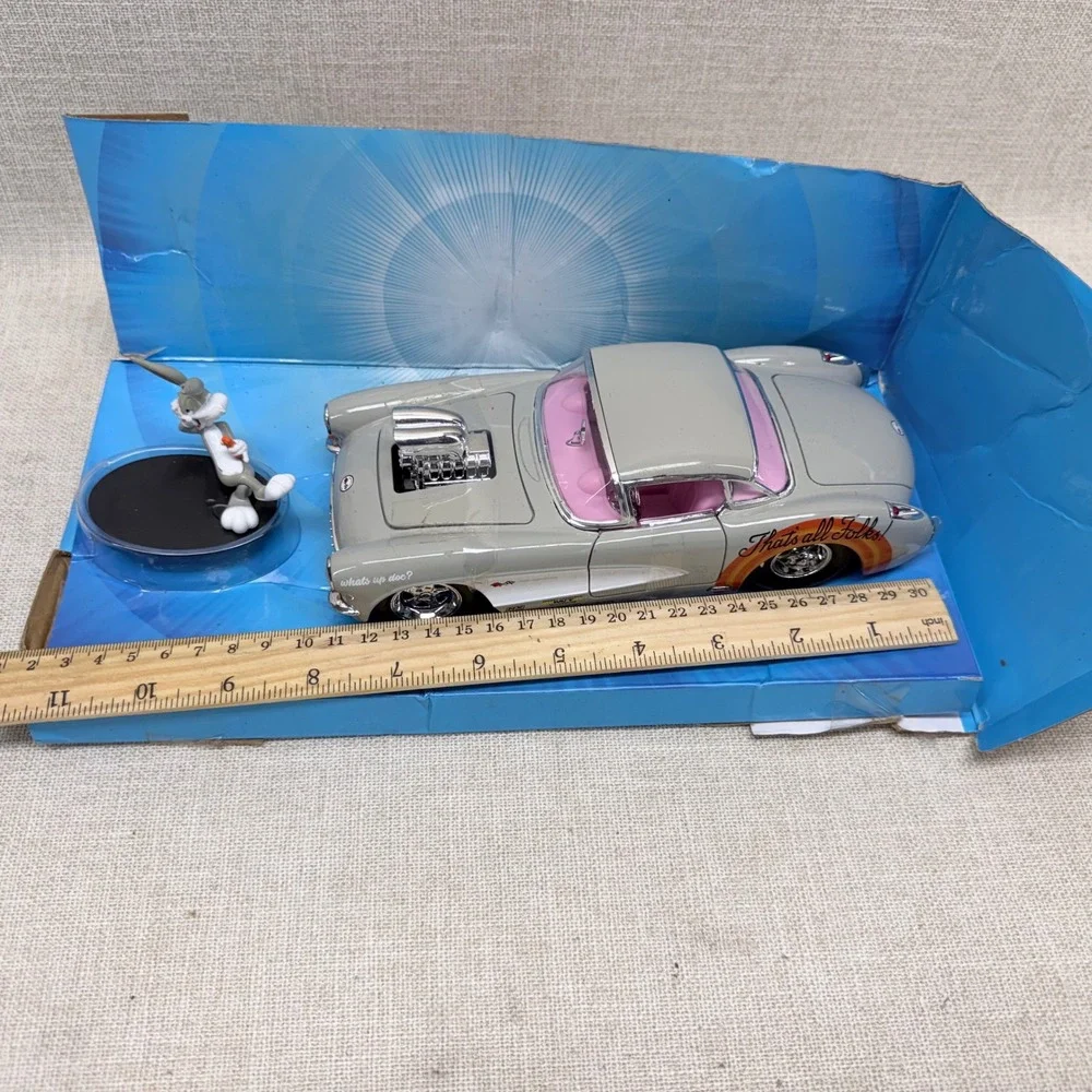 Jada Toys Looney Tunes Bugs‎ Bunny 1957 Chevy Corvette 1:24 Diecast Grey Pink